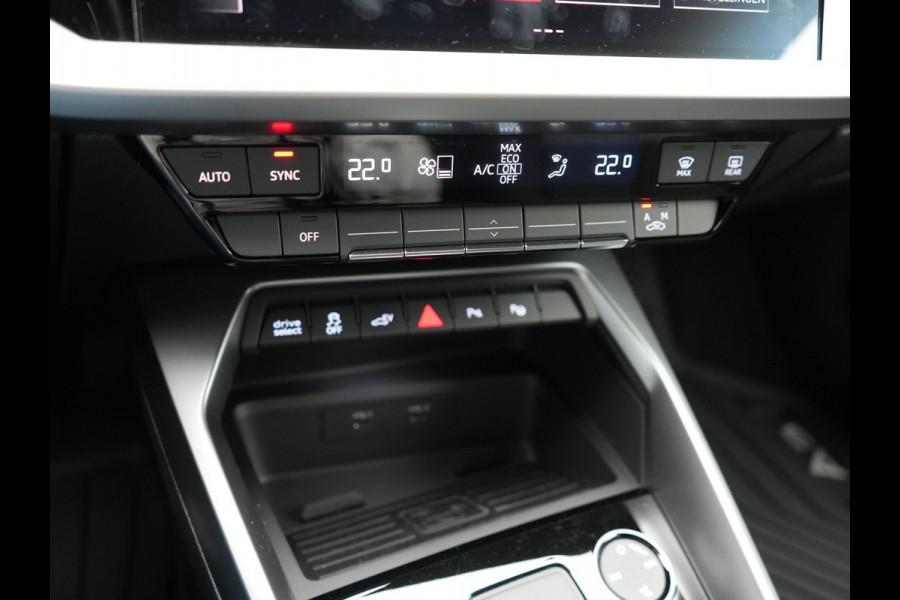 Audi A3 Sportback 45 TFSI e S-Line Plug In Hybrid 245 pk PHEV | Adaptive Cruise | Carplay | Camera | Navigatie | Keyless | Sportstoelen | Dode Hoek |  Digitale Cockpit |