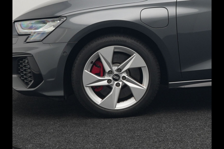 Audi A3 Sportback 45 TFSI e S-Line Plug In Hybrid 245 pk PHEV | Adaptive Cruise | Carplay | Camera | Navigatie | Keyless | Sportstoelen | Dode Hoek |  Digitale Cockpit |
