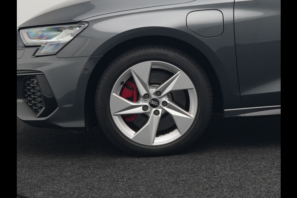 Audi A3 Sportback 45 TFSI e S-Line Plug In Hybrid 245 pk PHEV | Adaptive Cruise | Carplay | Camera | Navigatie | Keyless | Sportstoelen | Dode Hoek |  Digitale Cockpit |