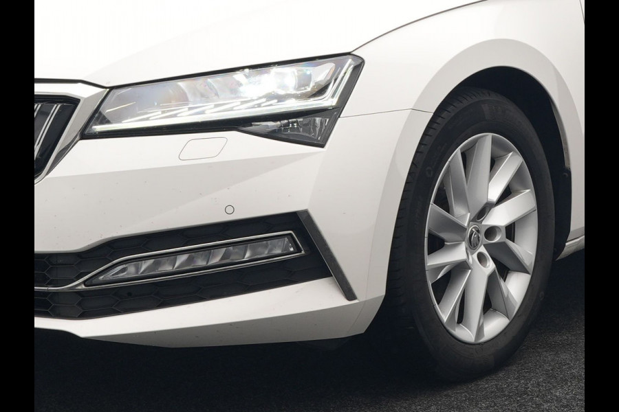 Škoda Superb 1.4 TSI iV Business Edition Plus Plug In Hybrid 218pk PHEV | Trekhaak af Fabriek | Adaptive Cruise | Carplay | Electrische Sportstoelen met Memory |  Keyless |  Chrystal Led |