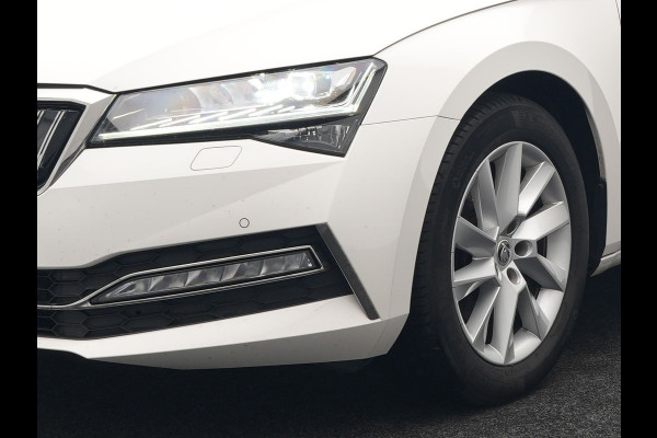Škoda Superb 1.4 TSI iV Business Edition Plus Plug In Hybrid 218pk PHEV | Trekhaak af Fabriek | Adaptive Cruise | Carplay | Electrische Sportstoelen met Memory |  Keyless |  Chrystal Led |