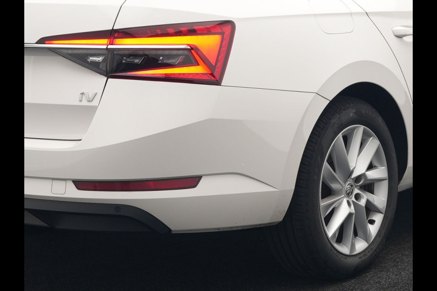 Škoda Superb 1.4 TSI iV Business Edition Plus Plug In Hybrid 218pk PHEV | Trekhaak af Fabriek | Adaptive Cruise | Carplay | Electrische Sportstoelen met Memory |  Keyless |  Chrystal Led |