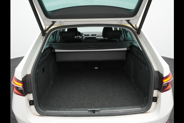 Škoda Superb 1.4 TSI iV Business Edition Plus Plug In Hybrid 218pk PHEV | Trekhaak af Fabriek | Adaptive Cruise | Carplay | Electrische Sportstoelen met Memory |  Keyless |  Chrystal Led |