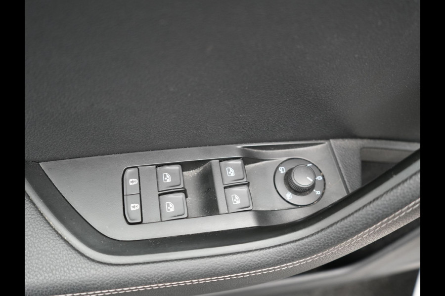 Škoda Superb 1.4 TSI iV Business Edition Plus Plug In Hybrid 218pk PHEV | Trekhaak af Fabriek | Adaptive Cruise | Carplay | Electrische Sportstoelen met Memory |  Keyless |  Chrystal Led |
