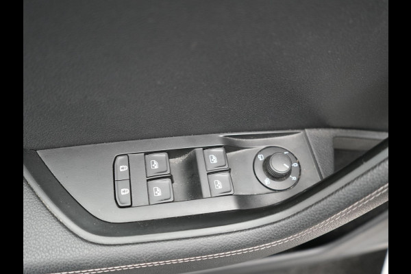 Škoda Superb 1.4 TSI iV Business Edition Plus Plug In Hybrid 218pk PHEV | Trekhaak af Fabriek | Adaptive Cruise | Carplay | Electrische Sportstoelen met Memory |  Keyless |  Chrystal Led |