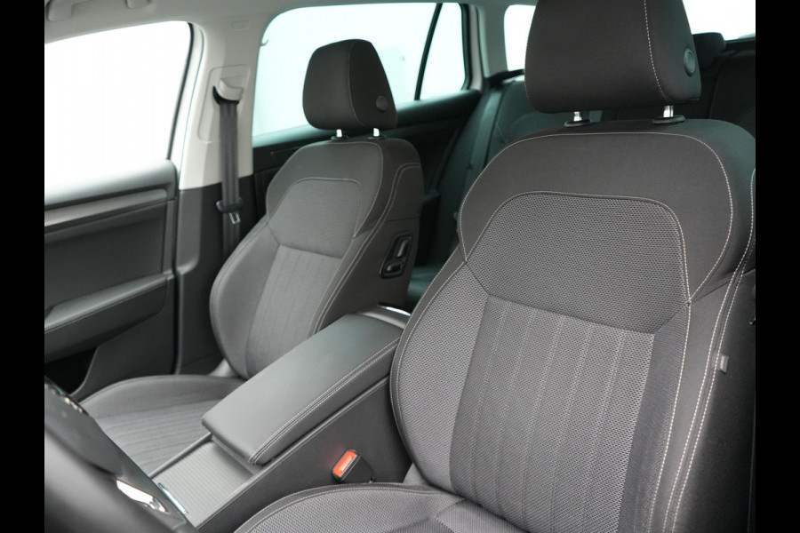 Škoda Superb 1.4 TSI iV Business Edition Plus Plug In Hybrid 218pk PHEV | Trekhaak af Fabriek | Adaptive Cruise | Carplay | Electrische Sportstoelen met Memory |  Keyless |  Chrystal Led |