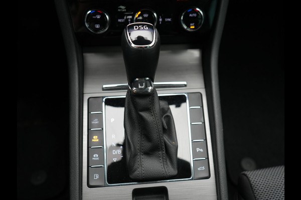 Škoda Superb 1.4 TSI iV Business Edition Plus Plug In Hybrid 218pk PHEV | Trekhaak af Fabriek | Adaptive Cruise | Carplay | Electrische Sportstoelen met Memory |  Keyless |  Chrystal Led |