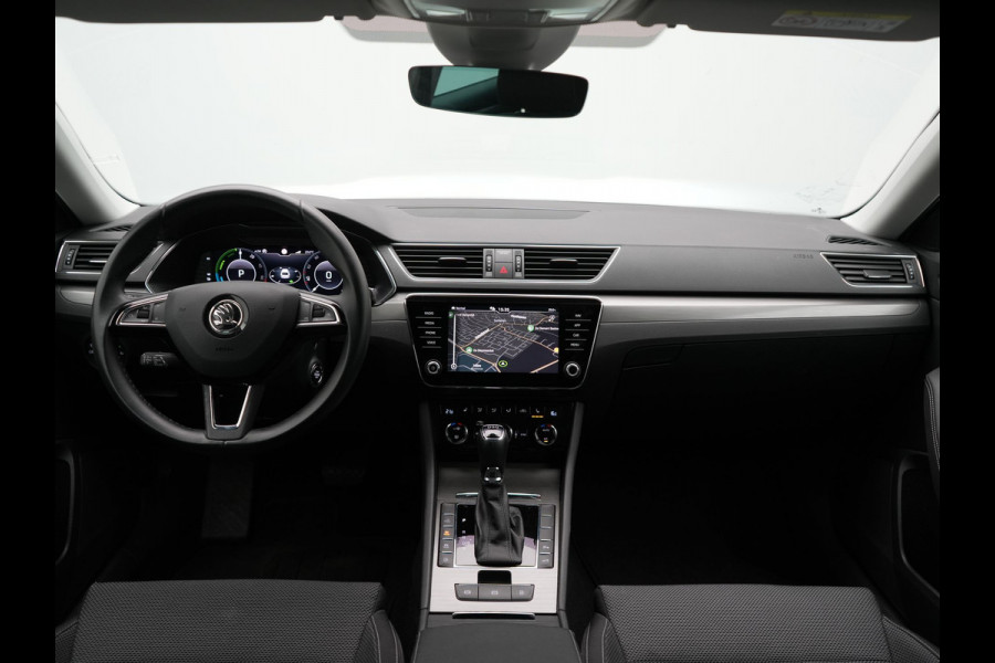Škoda Superb 1.4 TSI iV Business Edition Plus Plug In Hybrid 218pk PHEV | Trekhaak af Fabriek | Adaptive Cruise | Carplay | Electrische Sportstoelen met Memory |  Keyless |  Chrystal Led |