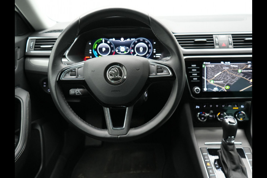 Škoda Superb 1.4 TSI iV Business Edition Plus Plug In Hybrid 218pk PHEV | Trekhaak af Fabriek | Adaptive Cruise | Carplay | Electrische Sportstoelen met Memory |  Keyless |  Chrystal Led |
