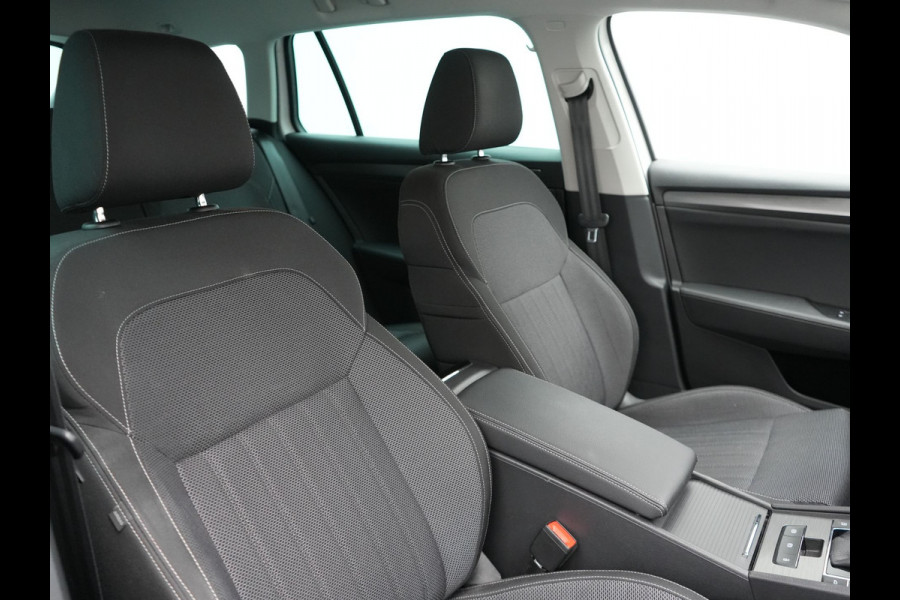 Škoda Superb 1.4 TSI iV Business Edition Plus Plug In Hybrid 218pk PHEV | Trekhaak af Fabriek | Adaptive Cruise | Carplay | Electrische Sportstoelen met Memory |  Keyless |  Chrystal Led |