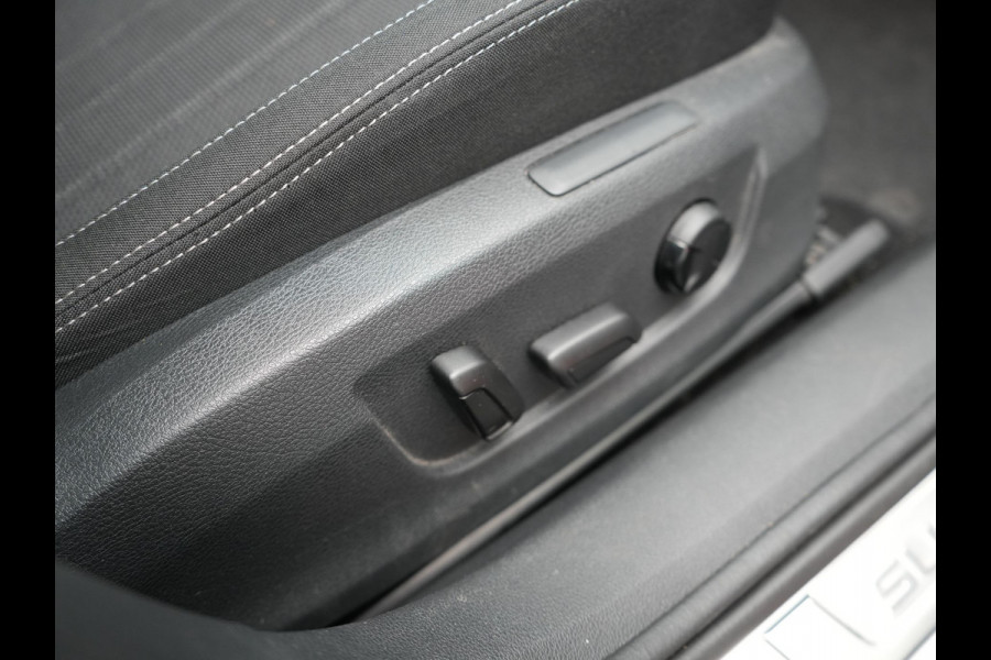 Škoda Superb 1.4 TSI iV Business Edition Plus Plug In Hybrid 218pk PHEV | Trekhaak af Fabriek | Adaptive Cruise | Carplay | Electrische Sportstoelen met Memory |  Keyless |  Chrystal Led |