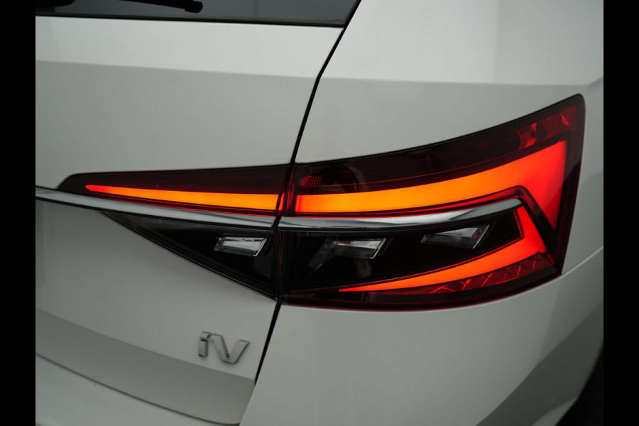Škoda Superb 1.4 TSI iV Business Edition Plus Plug In Hybrid 218pk PHEV | Trekhaak af Fabriek | Adaptive Cruise | Carplay | Electrische Sportstoelen met Memory |  Keyless |  Chrystal Led |