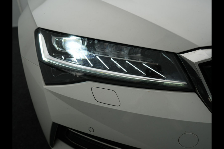 Škoda Superb 1.4 TSI iV Business Edition Plus Plug In Hybrid 218pk PHEV | Trekhaak af Fabriek | Adaptive Cruise | Carplay | Electrische Sportstoelen met Memory |  Keyless |  Chrystal Led |