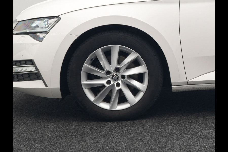 Škoda Superb 1.4 TSI iV Business Edition Plus Plug In Hybrid 218pk PHEV | Trekhaak af Fabriek | Adaptive Cruise | Carplay | Electrische Sportstoelen met Memory |  Keyless |  Chrystal Led |