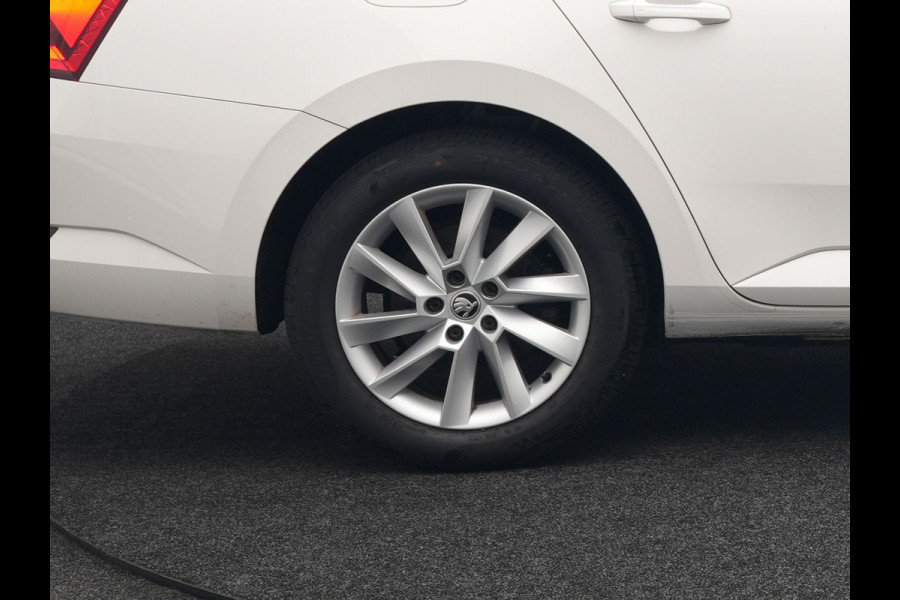 Škoda Superb 1.4 TSI iV Business Edition Plus Plug In Hybrid 218pk PHEV | Trekhaak af Fabriek | Adaptive Cruise | Carplay | Electrische Sportstoelen met Memory |  Keyless |  Chrystal Led |