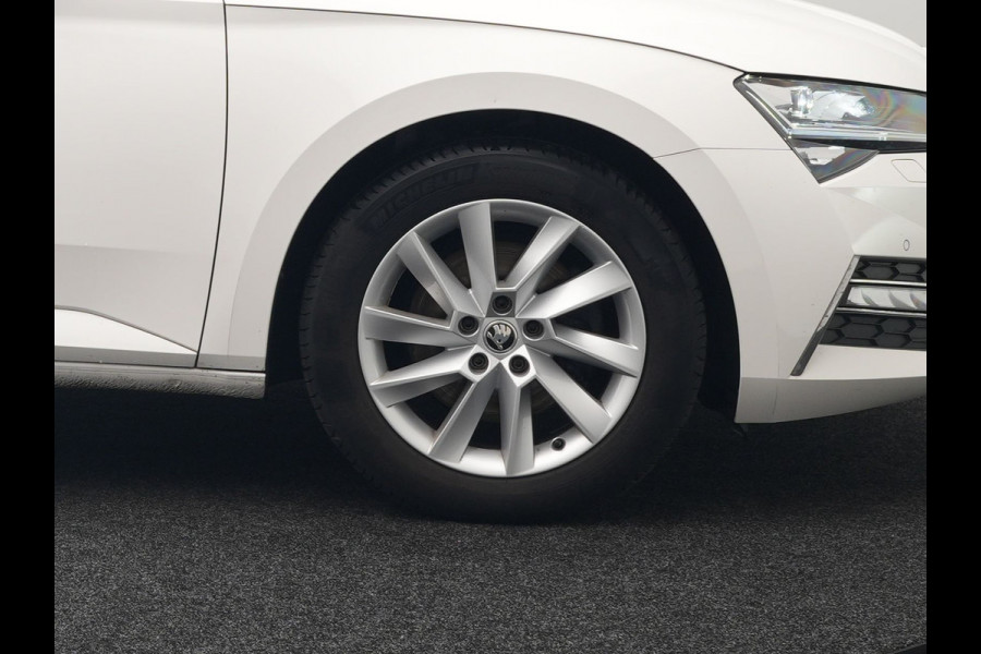 Škoda Superb 1.4 TSI iV Business Edition Plus Plug In Hybrid 218pk PHEV | Trekhaak af Fabriek | Adaptive Cruise | Carplay | Electrische Sportstoelen met Memory |  Keyless |  Chrystal Led |