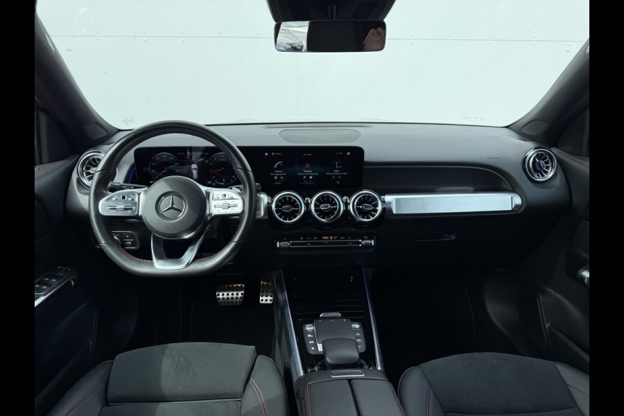 Mercedes-Benz Glb 200 Business Solution AMG | Pano | Trekhaak | ACC | 360* Camera | LED | DAB+ | 19 inch