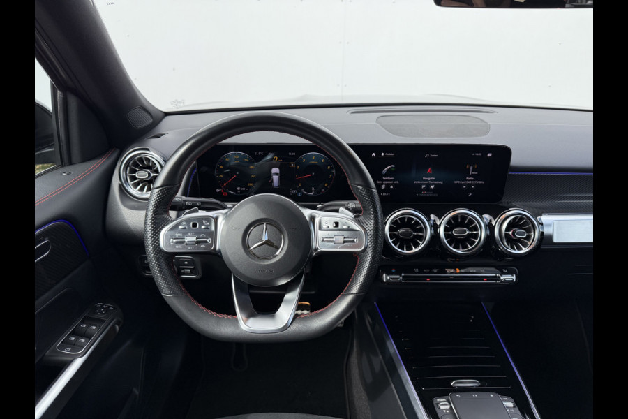 Mercedes-Benz Glb 200 Business Solution AMG | Pano | Trekhaak | ACC | 360* Camera | LED | DAB+ | 19 inch