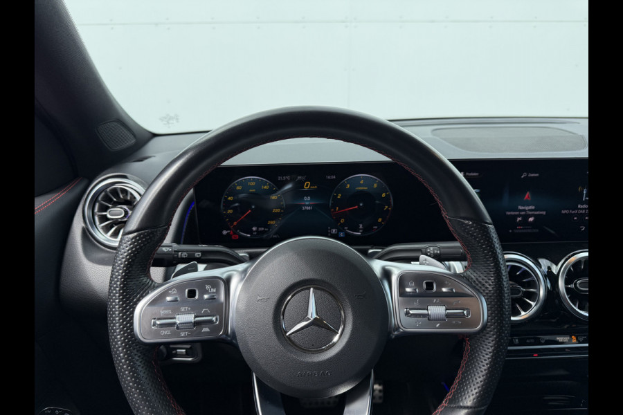 Mercedes-Benz Glb 200 Business Solution AMG | Pano | Trekhaak | ACC | 360* Camera | LED | DAB+ | 19 inch