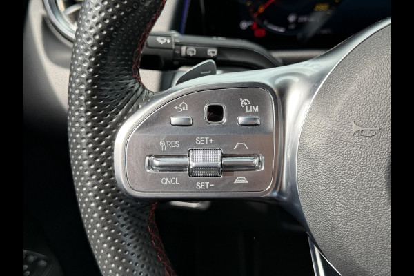 Mercedes-Benz Glb 200 Business Solution AMG | Pano | Trekhaak | ACC | 360* Camera | LED | DAB+ | 19 inch
