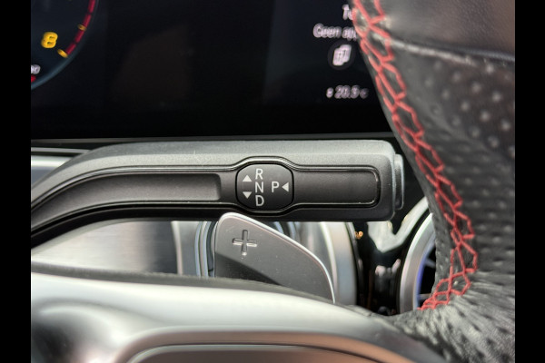 Mercedes-Benz Glb 200 Business Solution AMG | Pano | Trekhaak | ACC | 360* Camera | LED | DAB+ | 19 inch