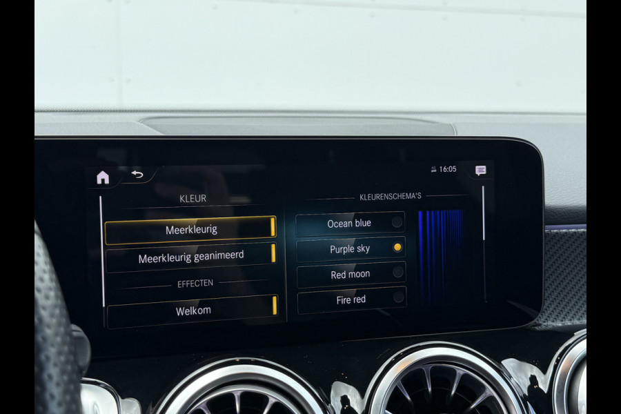 Mercedes-Benz Glb 200 Business Solution AMG | Pano | Trekhaak | ACC | 360* Camera | LED | DAB+ | 19 inch