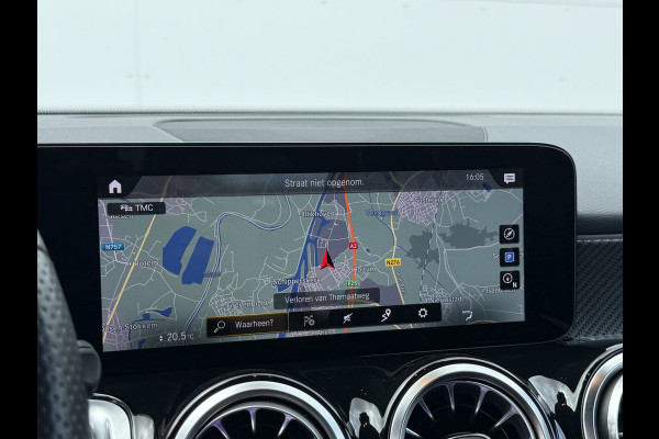 Mercedes-Benz Glb 200 Business Solution AMG | Pano | Trekhaak | ACC | 360* Camera | LED | DAB+ | 19 inch