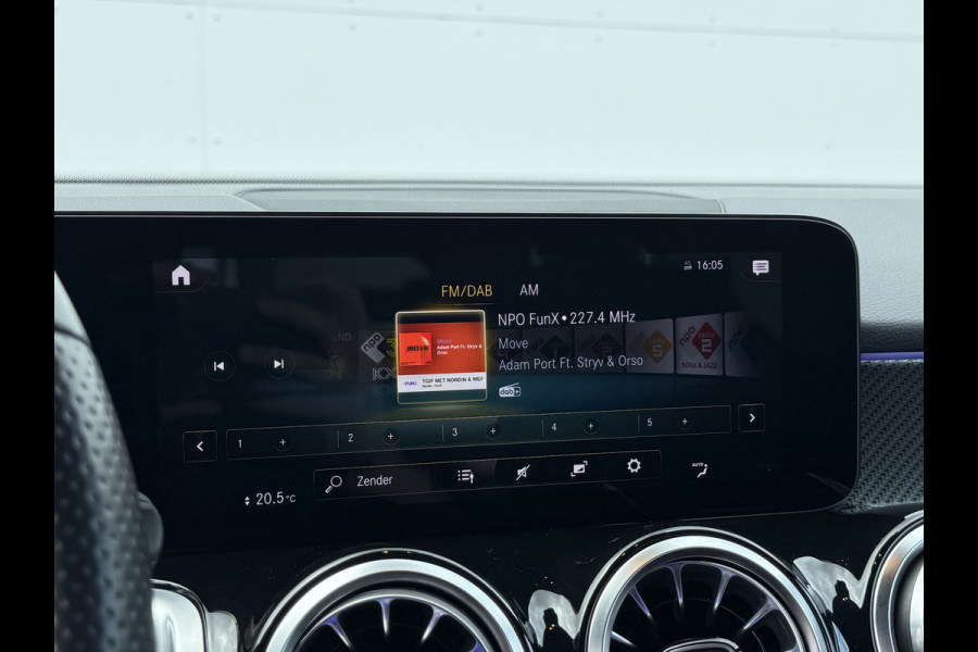 Mercedes-Benz Glb 200 Business Solution AMG | Pano | Trekhaak | ACC | 360* Camera | LED | DAB+ | 19 inch