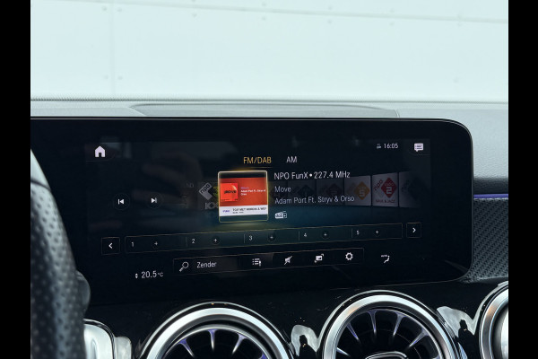 Mercedes-Benz Glb 200 Business Solution AMG | Pano | Trekhaak | ACC | 360* Camera | LED | DAB+ | 19 inch