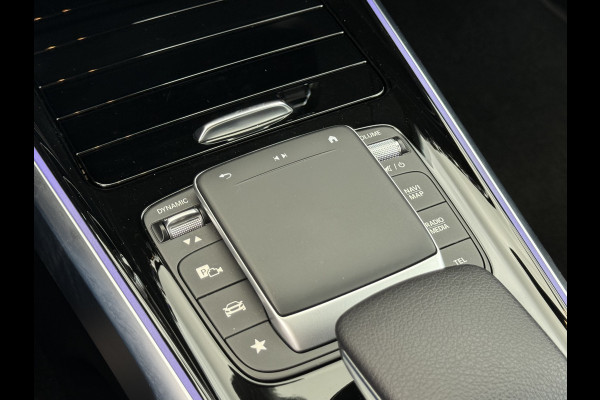 Mercedes-Benz Glb 200 Business Solution AMG | Pano | Trekhaak | ACC | 360* Camera | LED | DAB+ | 19 inch