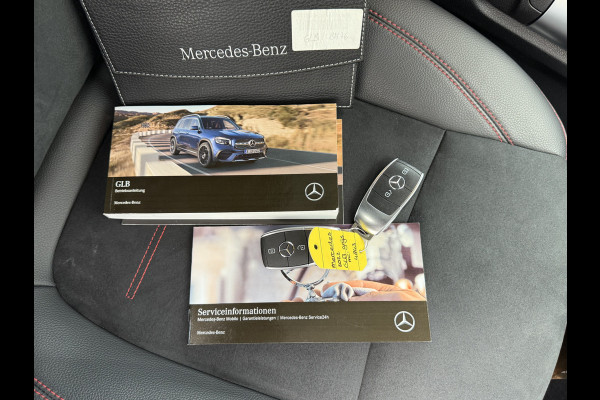 Mercedes-Benz Glb 200 Business Solution AMG | Pano | Trekhaak | ACC | 360* Camera | LED | DAB+ | 19 inch