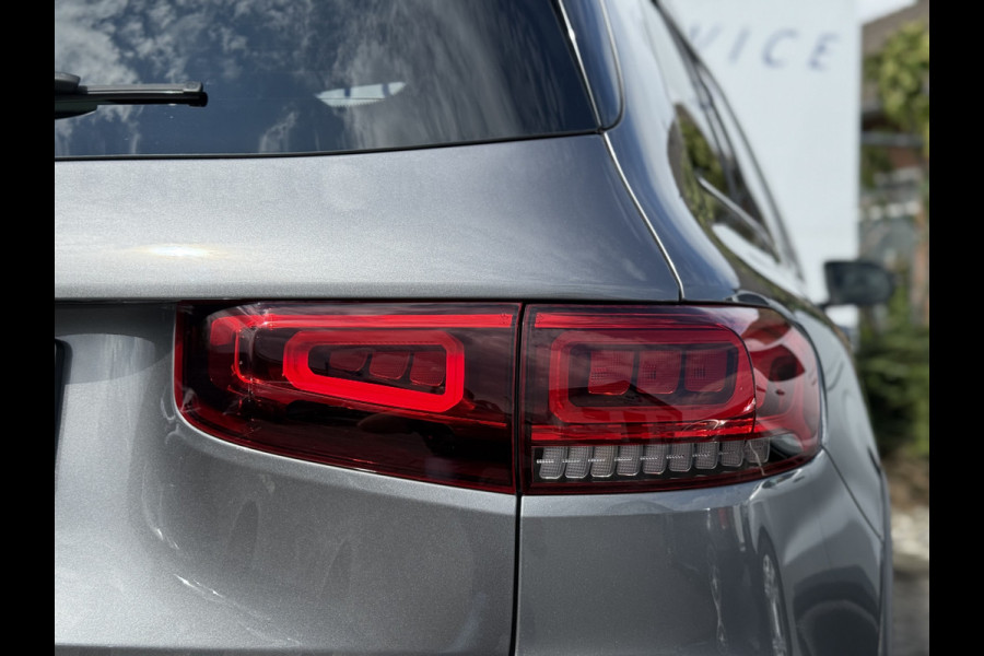 Mercedes-Benz Glb 200 Business Solution AMG | Pano | Trekhaak | ACC | 360* Camera | LED | DAB+ | 19 inch