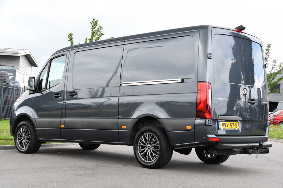 Mercedes-Benz Sprinter 319 1.9 CDI L2H1 RWD PB Edition Full Options! 360 Camera, 3500kg Trekhaak, Cruise, LED, Stoelverwarming, 10,5'' Mbux, 2 x Schuifdeur, Leder, Uniek!