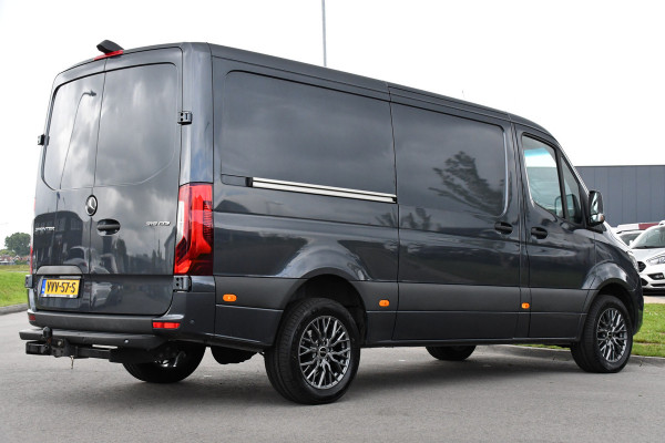 Mercedes-Benz Sprinter 319 1.9 CDI L2H1 RWD PB Edition Full Options! 360 Camera, 3500kg Trekhaak, Cruise, LED, Stoelverwarming, 10,5'' Mbux, 2 x Schuifdeur, Leder, Uniek!