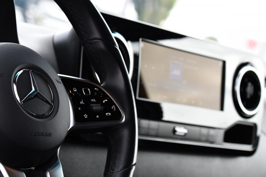 Mercedes-Benz Sprinter 319 1.9 CDI L2H1 RWD PB Edition Full Options! 360 Camera, 3500kg Trekhaak, Cruise, LED, Stoelverwarming, 10,5'' Mbux, 2 x Schuifdeur, Leder, Uniek!