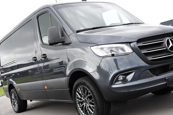 Mercedes-Benz Sprinter 319 1.9 CDI L2H1 RWD PB Edition Full Options! 360 Camera, 3500kg Trekhaak, Cruise, LED, Stoelverwarming, 10,5'' Mbux, 2 x Schuifdeur, Leder, Uniek!
