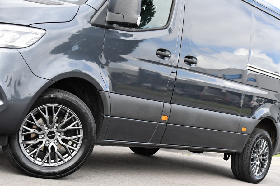 Mercedes-Benz Sprinter 319 1.9 CDI L2H1 RWD PB Edition Full Options! 360 Camera, 3500kg Trekhaak, Cruise, LED, Stoelverwarming, 10,5'' Mbux, 2 x Schuifdeur, Leder, Uniek!