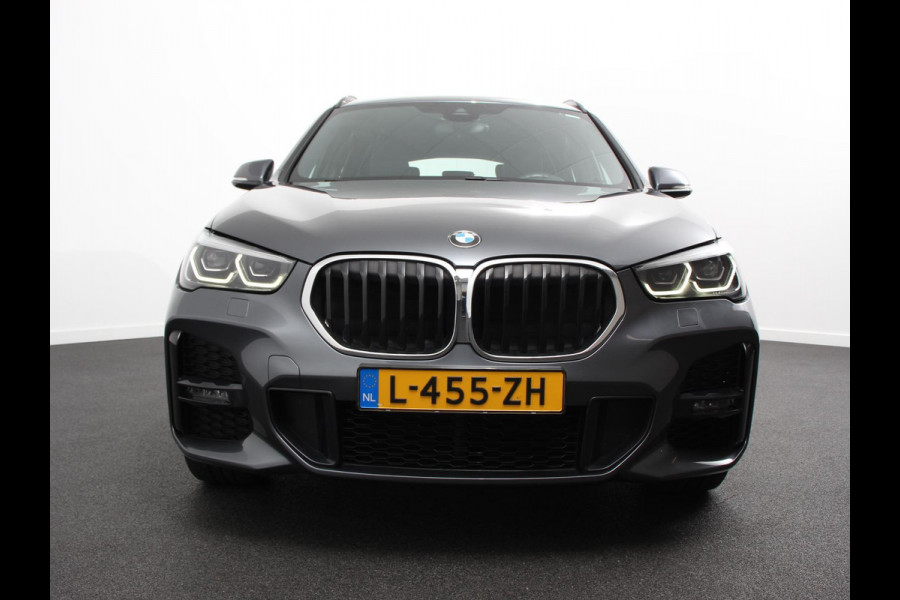 BMW X1 sDrive18i M- Sport | Navigatie | Adaptive Cruise Control | Stoelverwarming  | Elektrische achterklep | Climate Control | Lichtmetalen velgen