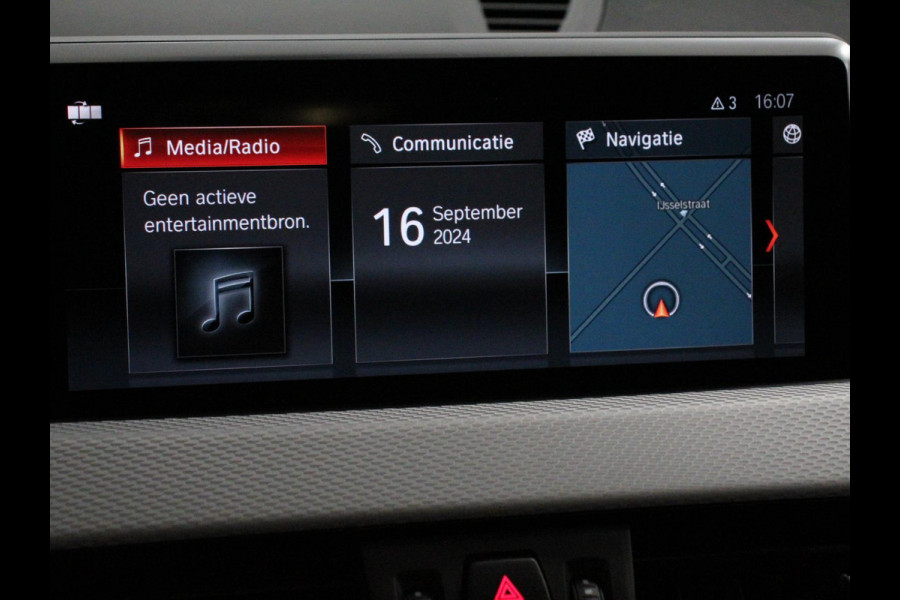 BMW X1 sDrive18i M- Sport | Navigatie | Adaptive Cruise Control | Stoelverwarming  | Elektrische achterklep | Climate Control | Lichtmetalen velgen