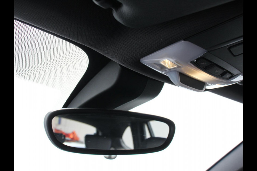 BMW X1 sDrive18i M- Sport | Navigatie | Adaptive Cruise Control | Stoelverwarming  | Elektrische achterklep | Climate Control | Lichtmetalen velgen