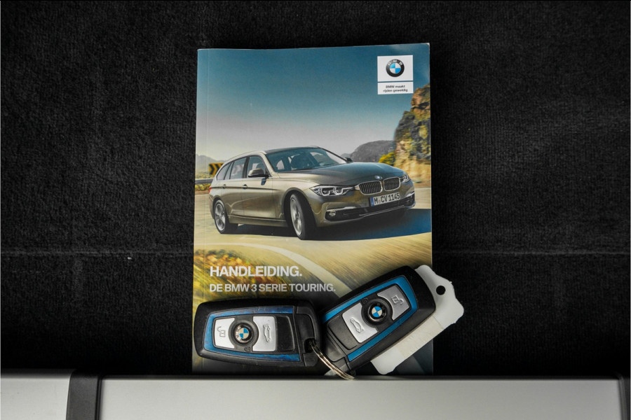 BMW 3 Serie Touring 320i Edition M Sport Shadow Leder CarPlay Navi 19"