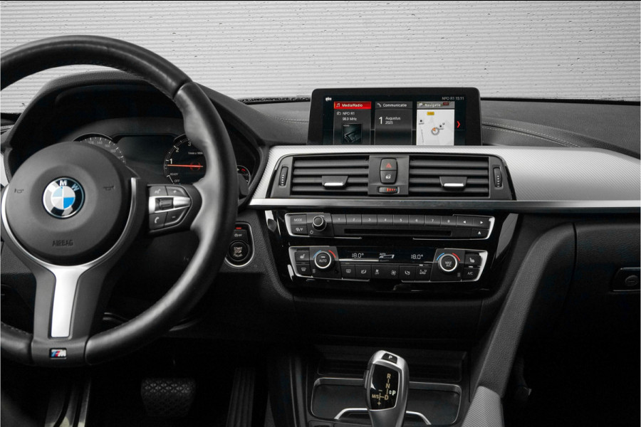 BMW 3 Serie Touring 320i Edition M Sport Shadow Leder CarPlay Navi 19"