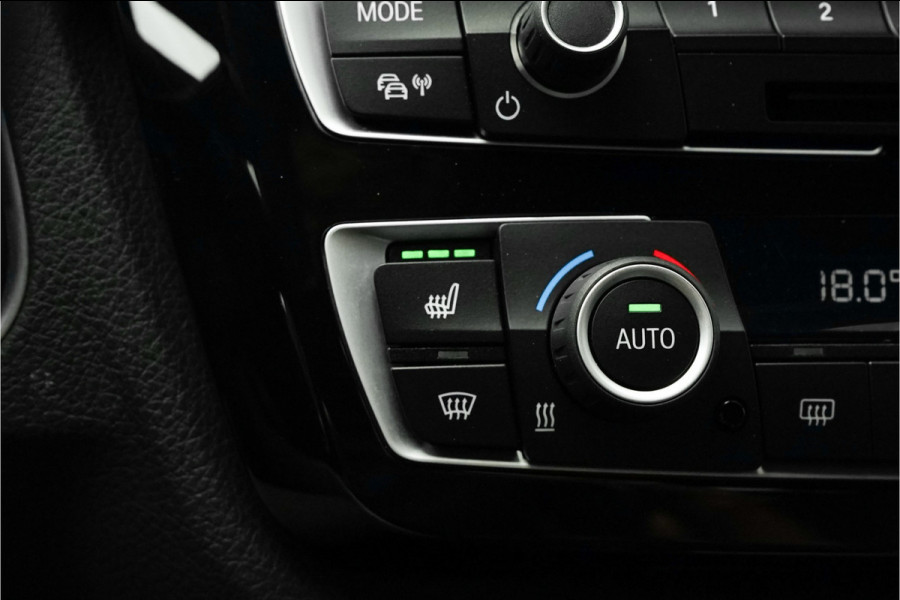 BMW 3 Serie Touring 320i Edition M Sport Shadow Leder CarPlay Navi 19"