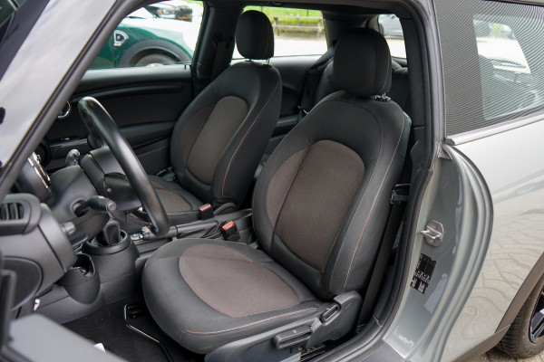 MINI Cooper 1.5 Pepper Serious Business