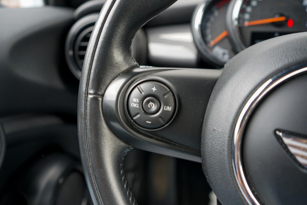 MINI Cooper 1.5 Pepper Serious Business
