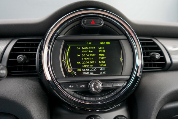 MINI Cooper 1.5 Pepper Serious Business