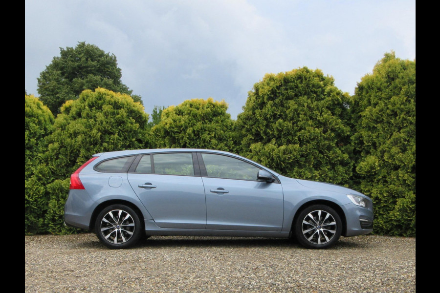 Volvo V60 1.5 T2 Polar+ Dynamic *Leder*Trekhaak*