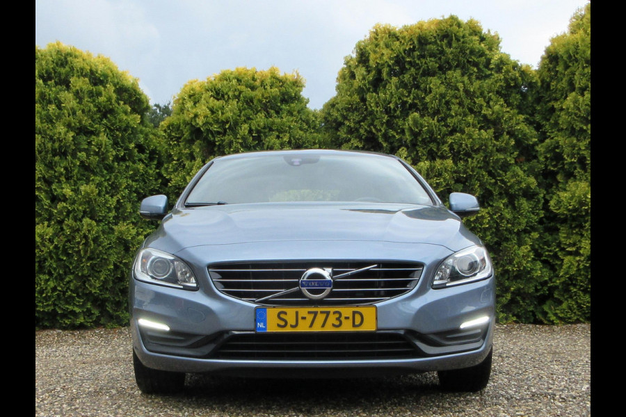 Volvo V60 1.5 T2 Polar+ Dynamic *Leder*Trekhaak*