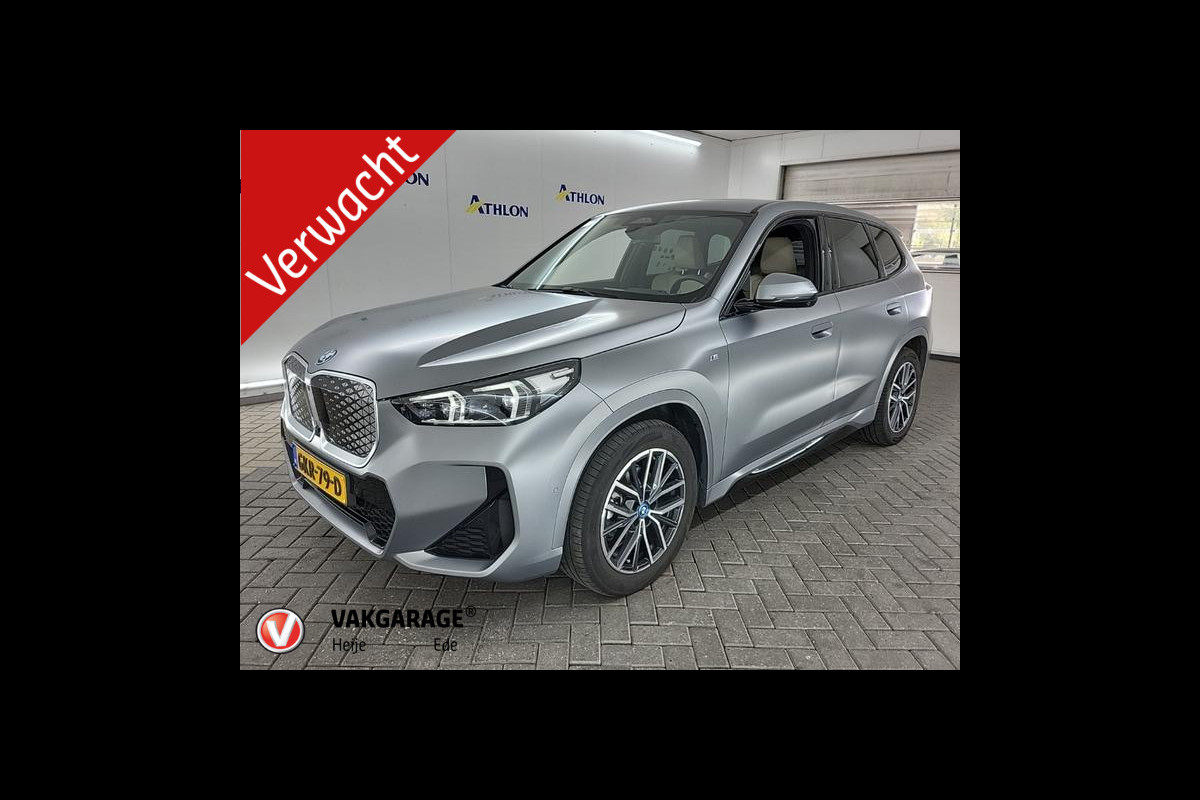 BMW iX1 eDrive20 67 kWh | M-Pakket | NL-Auto | Innovation Pack | BMW Individual Frozen Pure Grey BMW iX1 eDrive20 67 kWh | M-Pakket | NL-Auto | Innovation Pack | BMW Individual Frozen Pure Grey