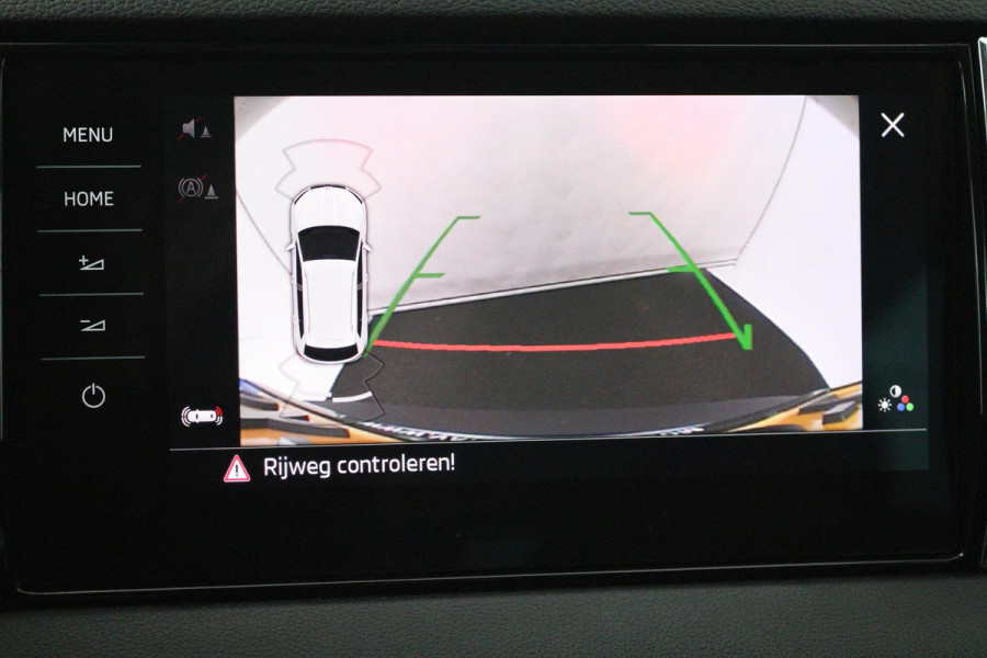 Škoda Karoq 1.5 TSI ACT Style Business (STOELVERWARMING, ACHTERUITRIJCAMERA, NAVIGATIE, CANTON AUDIO, SFEERVERLICHTING)